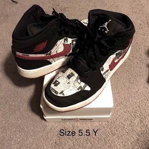 Air Jordan 1 Mid Size 5.5 Youth